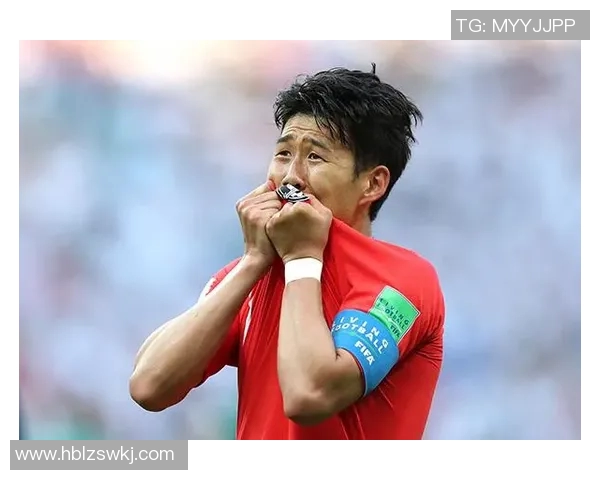 三大足球巨星同台亮相荣耀颁奖典礼风采各异共庆卓越成就 三大足球巨星同台亮相荣耀颁奖典礼风采各异共庆卓越成就