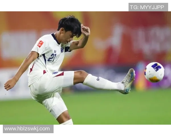 日本足球球星亲身示范发型潮流引领年轻人理发新风尚 日本足球球星亲身示范发型潮流引领年轻人理发新风尚